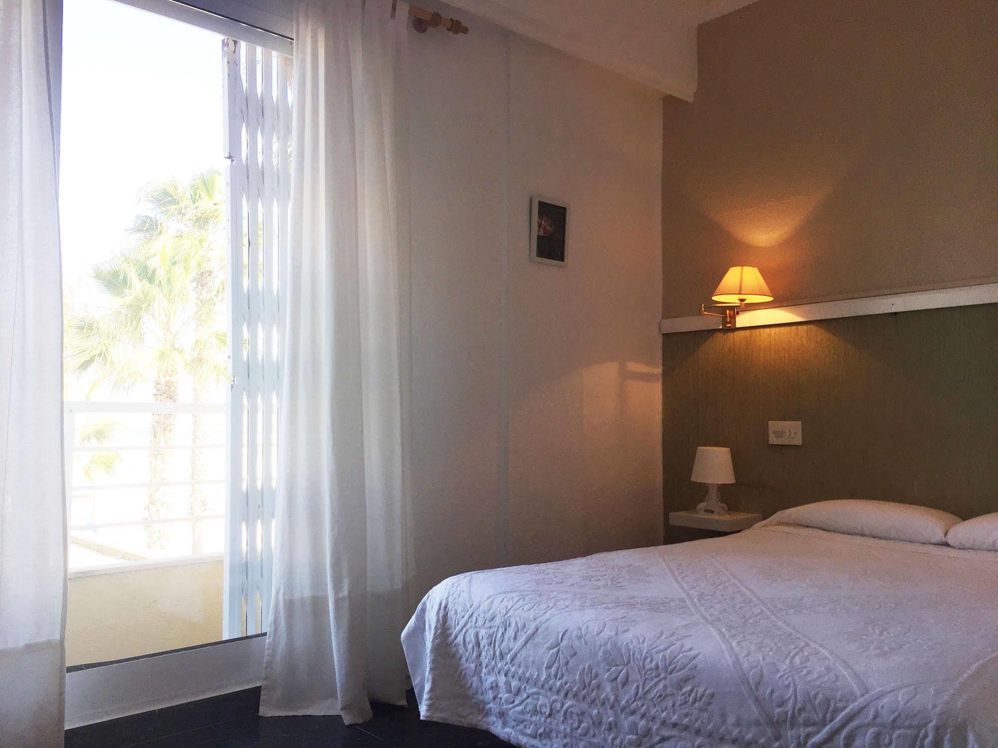 Malvarrosa Beach Rooms Валенсия Экстерьер фото